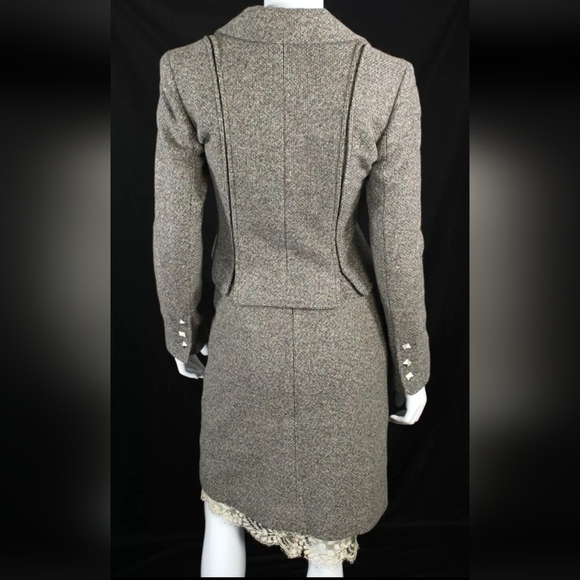 Authentic VINTAGE CHANEL WOOL SUIT - SIZE 36 🔥 - Picture 3 of 16
